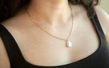Load image into Gallery viewer, Freshwater Pearl Gold Necklace
