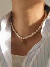 Load image into Gallery viewer, 18k Gold Fresh Water Pearl Irregular Charm Necklace
